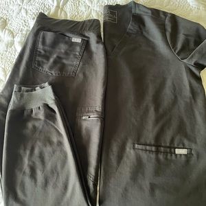 Black Figs Scrub set